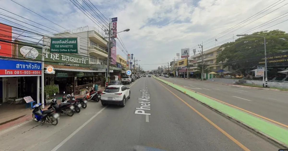 The Baguette bakery on the left side of Phetkasem Road